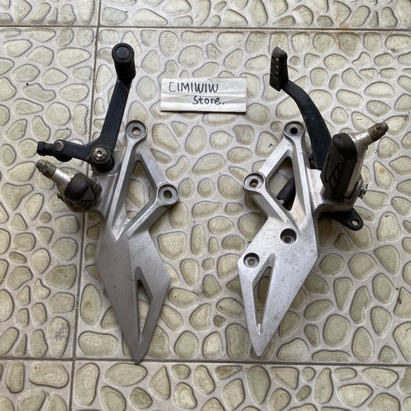 Footstep depan Honda CBR 150 R CBR150R Led Original