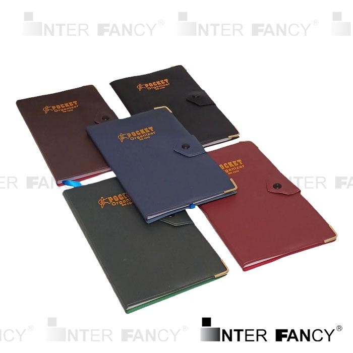 

Buku Agenda Diary Pocket Note Book Catatan Kerja Planner Book tipe SM 0236, Soft Cover memakai kancing, lengkap dengan kolom identitas data pribadi dan kalender. Bentuknya kecil