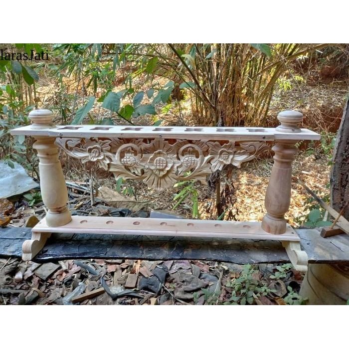 

jagrak keris isi 7 mentah disangga cagak kayu ulir utuh bk Keris sengkelat majapahit mataram kartosuro kartasura Surakarta Yogyakarta nagasasra sabuk inten keris perunggu patung wayang batik budaya jawa melayubali BalineseJawa Javanes antik pasti murah