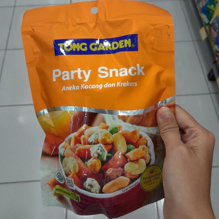 

Tong Garden Party Snack Aneka Kacang Dan Krekers 185gr