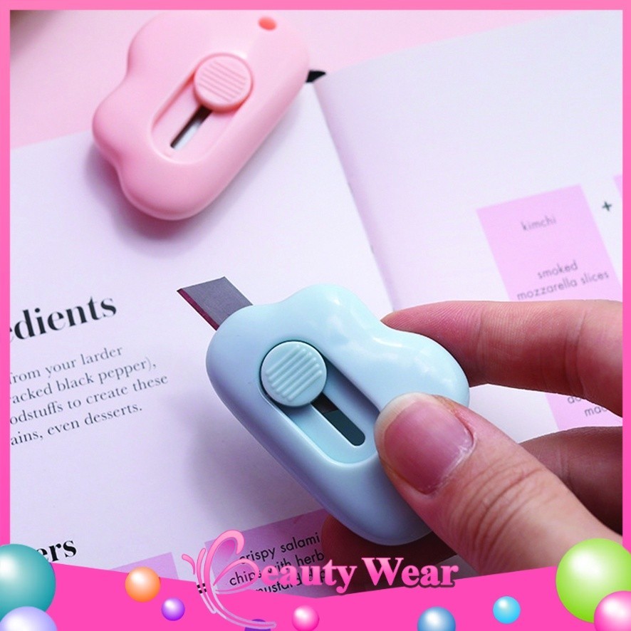 

Cutter Mini Portable Karakter Awan Pisau Pemotong Kertas Cutter Sekolah