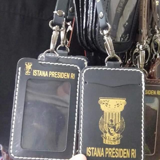 

BEST~[Terlaris] AKKY02 Name tag Holder Id card Istana Kepresidenan - Hitam