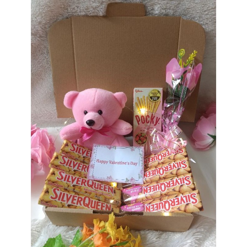 

gift book / hampers coklat /boneka tedy bear /hadiah valentine / ulang tahun/ wisuda