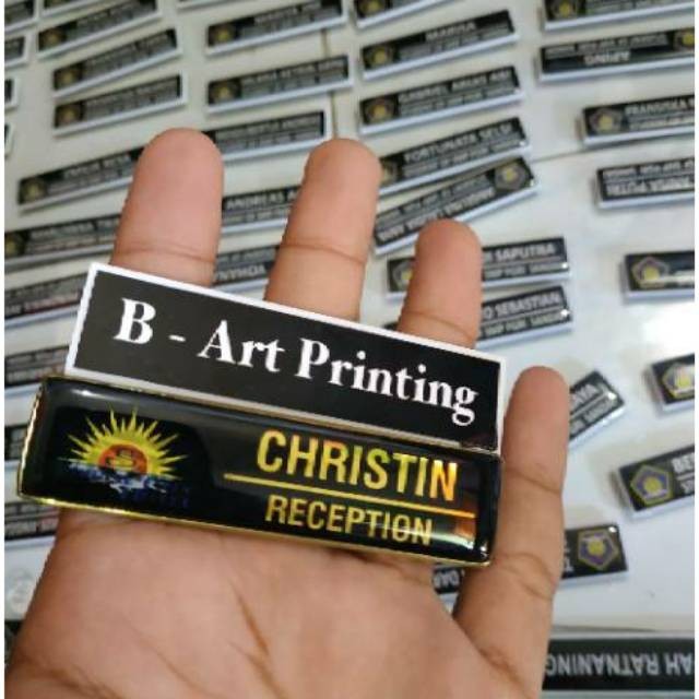 

Cetak Name Tag Papan Nama Nama Dada Plat Kuningan Resin Peniti Mewah