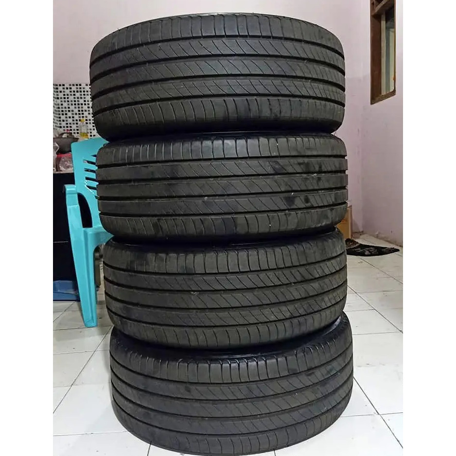 ban mobil ukuran 235/50 R 18 kondisi 75 persen ban copotan