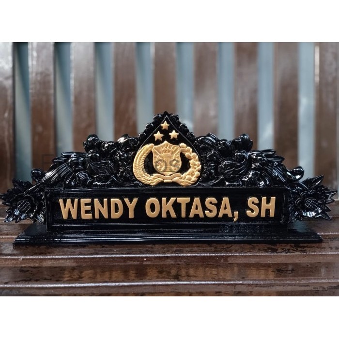

PAPAN NAMA + PAPAN NAMA MEJA UKIR + KAYU JATI + LOGGO POLISI (CUSTOM) FJ557