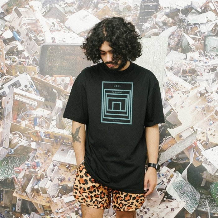 [COD] UNKL347 T-Shirt Hitam Bahan Combed Motif REAA Kaos Pria Original