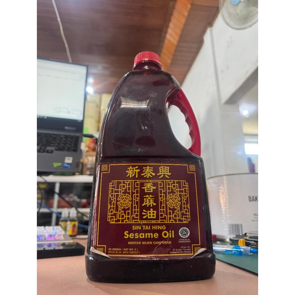 

Sesame OIl Sin Tai hing / Minyak Wijen Sin Tai Hing - 2 Ltr