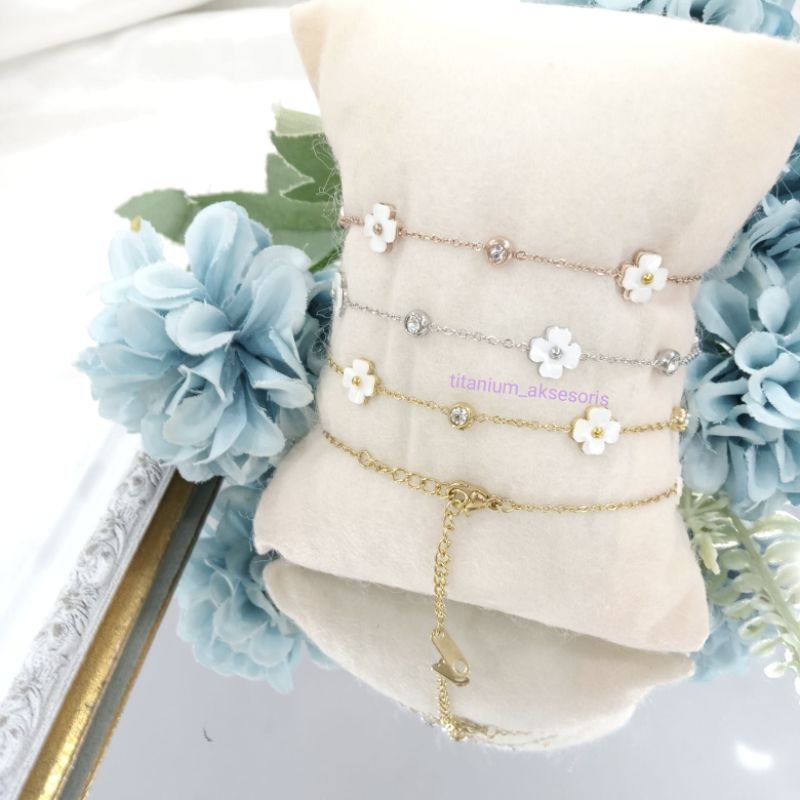 gelang rantai titanium bunga putih mata