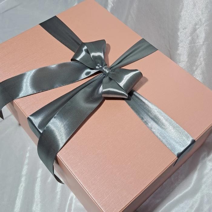 

Kotak Kado + Kotak Hadiah + Gift Box + 30x30x10 cm + Kotak Medium + Berpita + Tanpa Pita - Pink