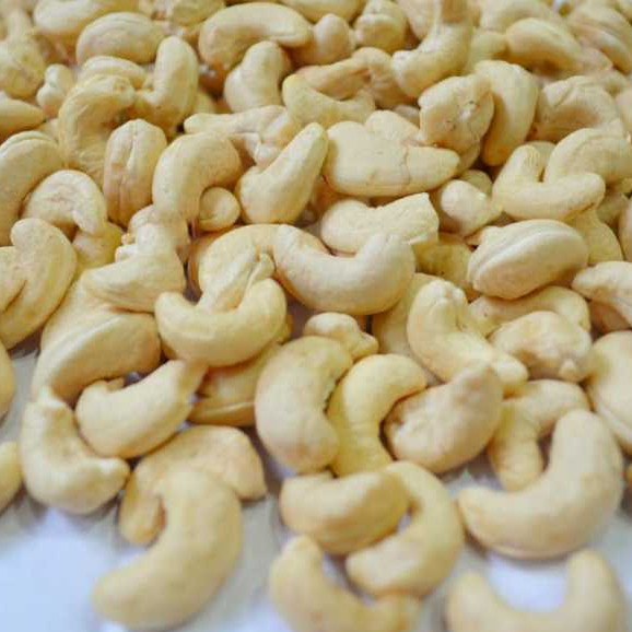 

Kacang Mede Mentah Utuh Mete Pecahan 1kg