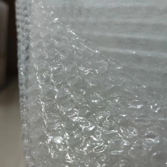 

bubble wrap 1 roll 125cm x 50 meter - Hitam