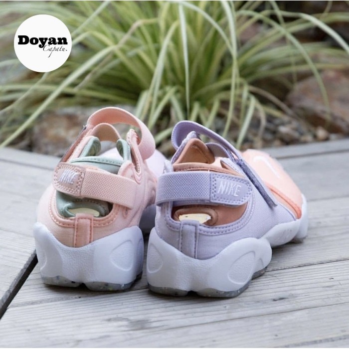 ✨NEW✨ -nike air rift crimson bliss women