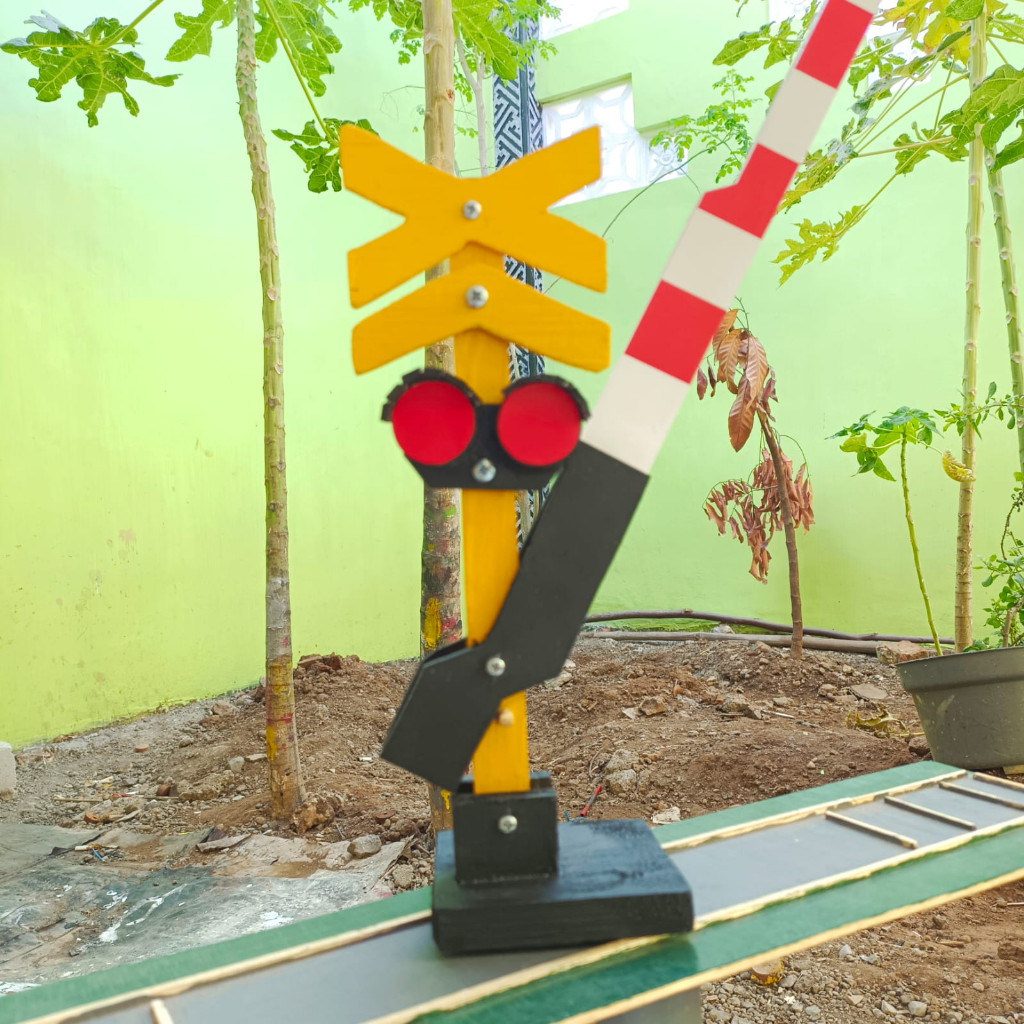 Mafazzashop- Miniatur Palang Pintu Kereta Api Versi 2 - Kereta Api Kayu Surabaya Bigsale