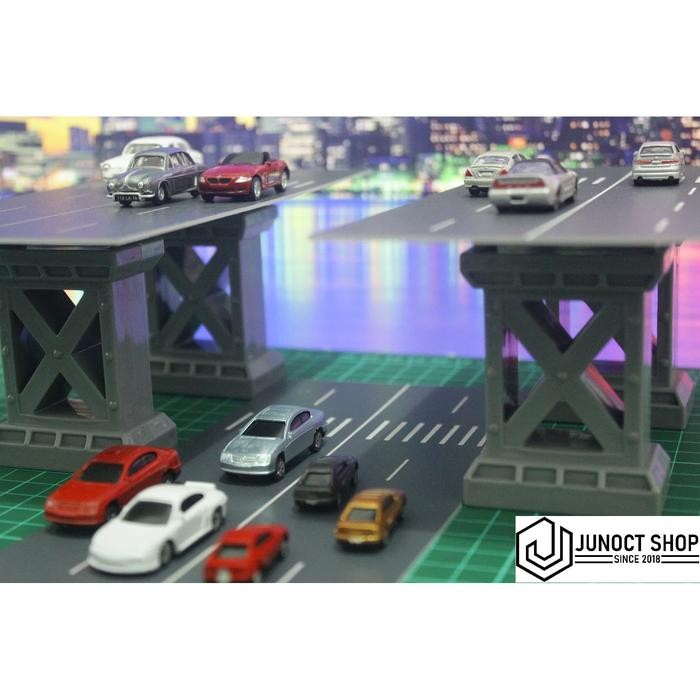MAKET DIECAST MOBIL 1:100 METAL - MAKET MINIATUR MAINAN DIORAMA - Merah