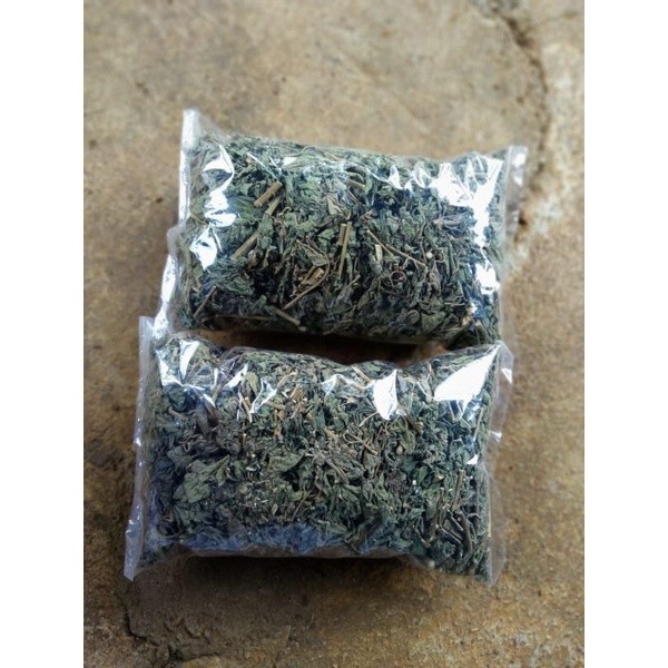 

Daun kirinyuh kering alami perkantong .tinggal seduh/daun kopasanda kering