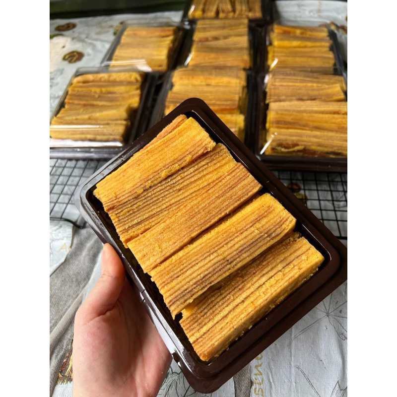 

pinggiran lapis legit ori/susu 350gr