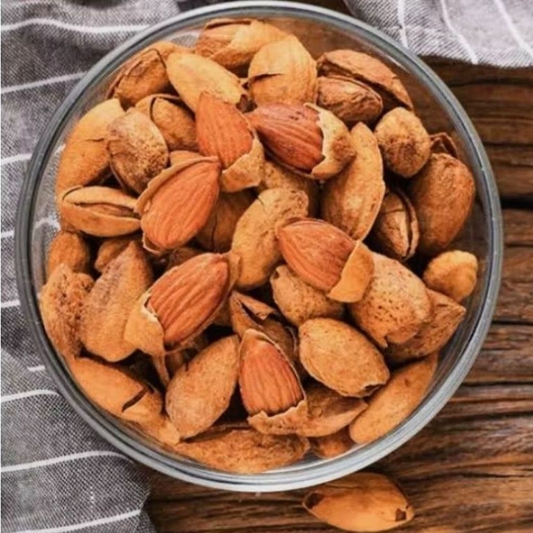 

Kacang almond cangkang milk 500gr