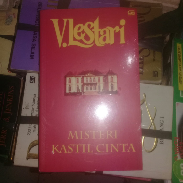 Novel misteri kastil cinta karya v lestari