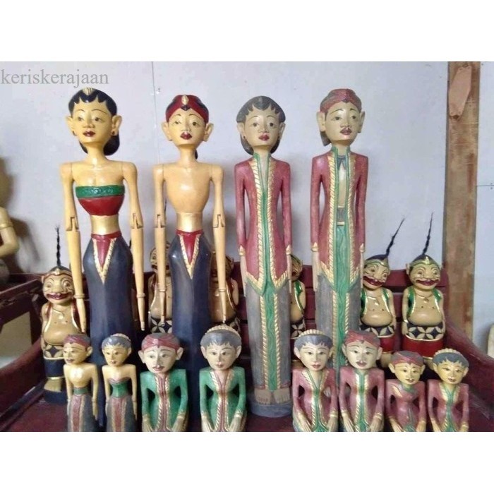 

koleksi patung roro blonyo di galeri kita take all 4 juta aja bk Keris sengkelat majapahit mataram kartosuro kartasura BalineseJawa J antik