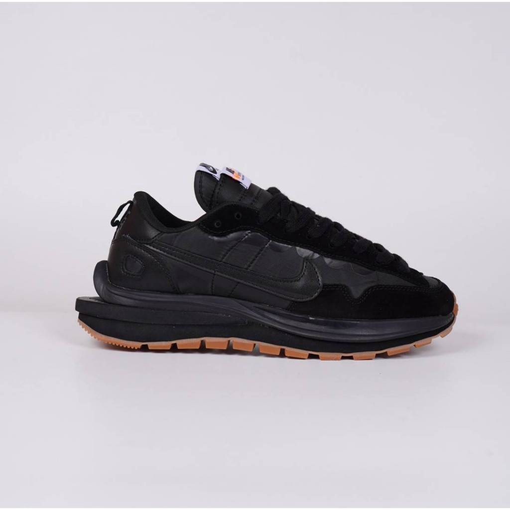Nike vaporwaffle sacai black gum