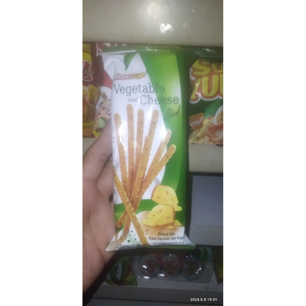 

biskitop vegetable and cheese biskuit stik 60gr