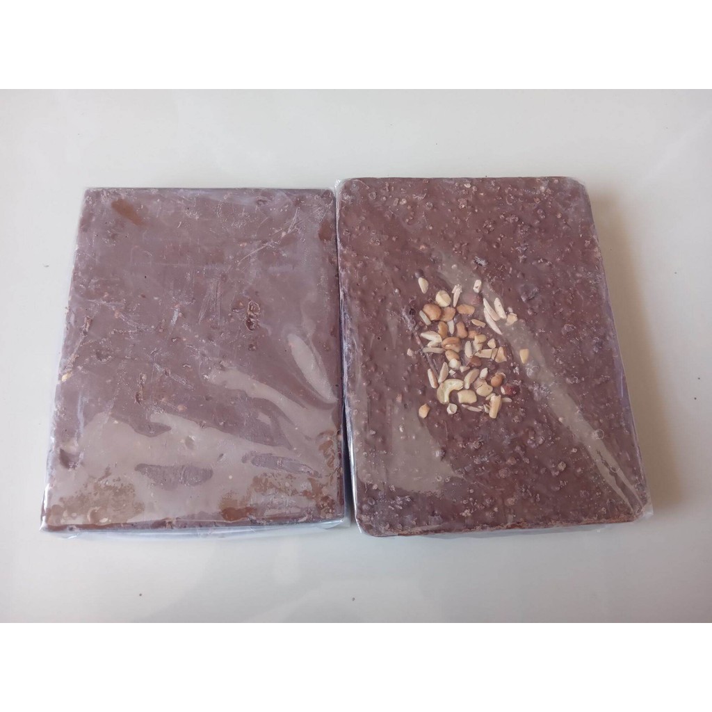 

cokelat Block 1kg bahan sq dan take it isi kacang almond dan mede