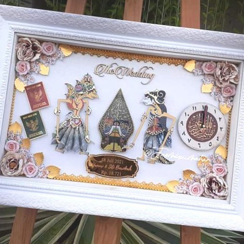 mahar pernikahan wayang dan jam Frame Putih Free packing kayu
