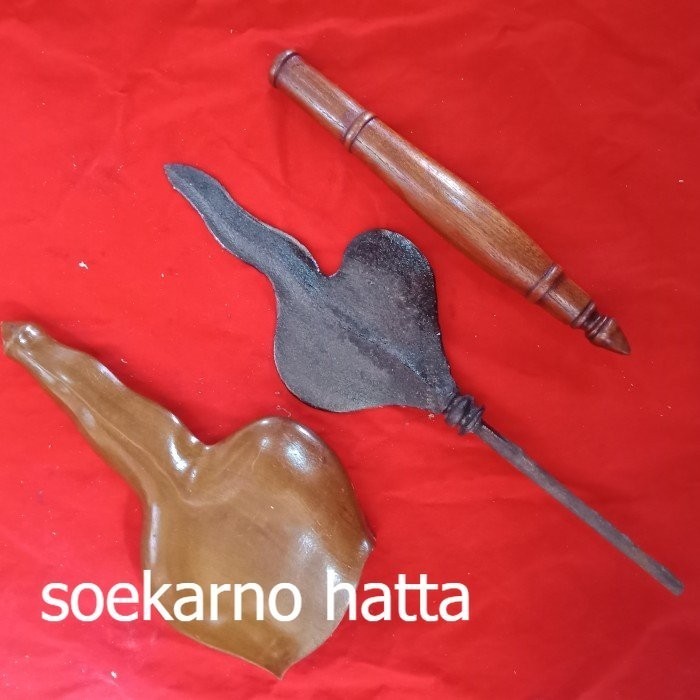 

Keris Tombak Banyak Angrem Pamor keleng termurah MURAH MERIAHH
