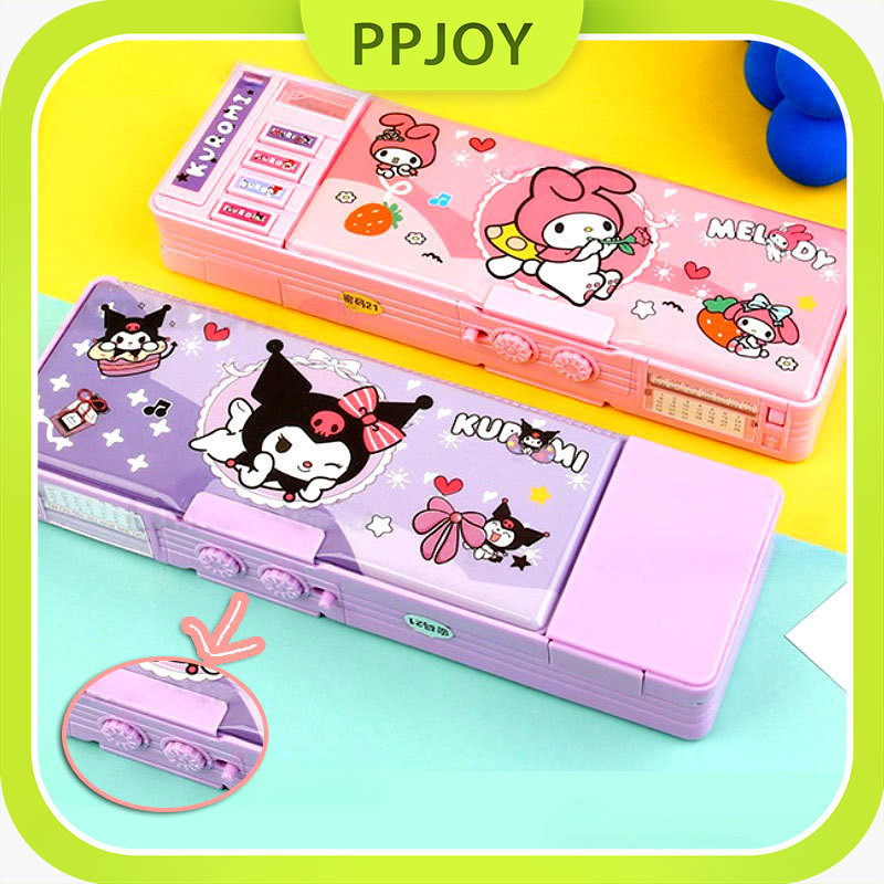 

Ready-Kotak pensil/Bahan Tahan Air Kuromi Tempat Pensil Password /Multifungsi Lapis Ganda Berkapasitas Besar Lucu/ pensil