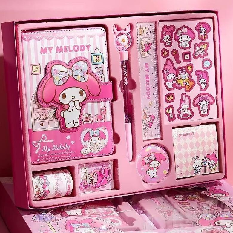 

Trt 9 in 1 Paket Jurnal Set Cute Girl Sanrio Melody Kuromi Stiker Alat Buku Tulis Lengkap Scrapbook Notebook Diary Buku/Hadiah Alat Tulis Set TERLARIS