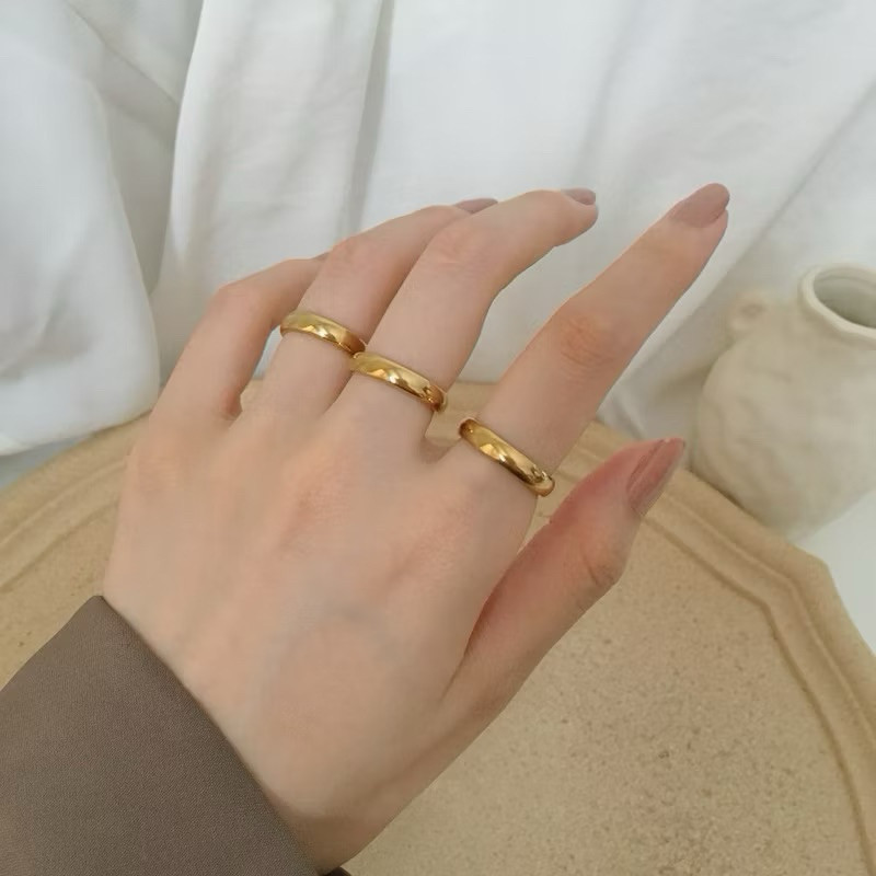 PROMO Cincin Titanium Lapis Emas 24 karat - Cincin Polos Anti Karat & Tidak Luntur

