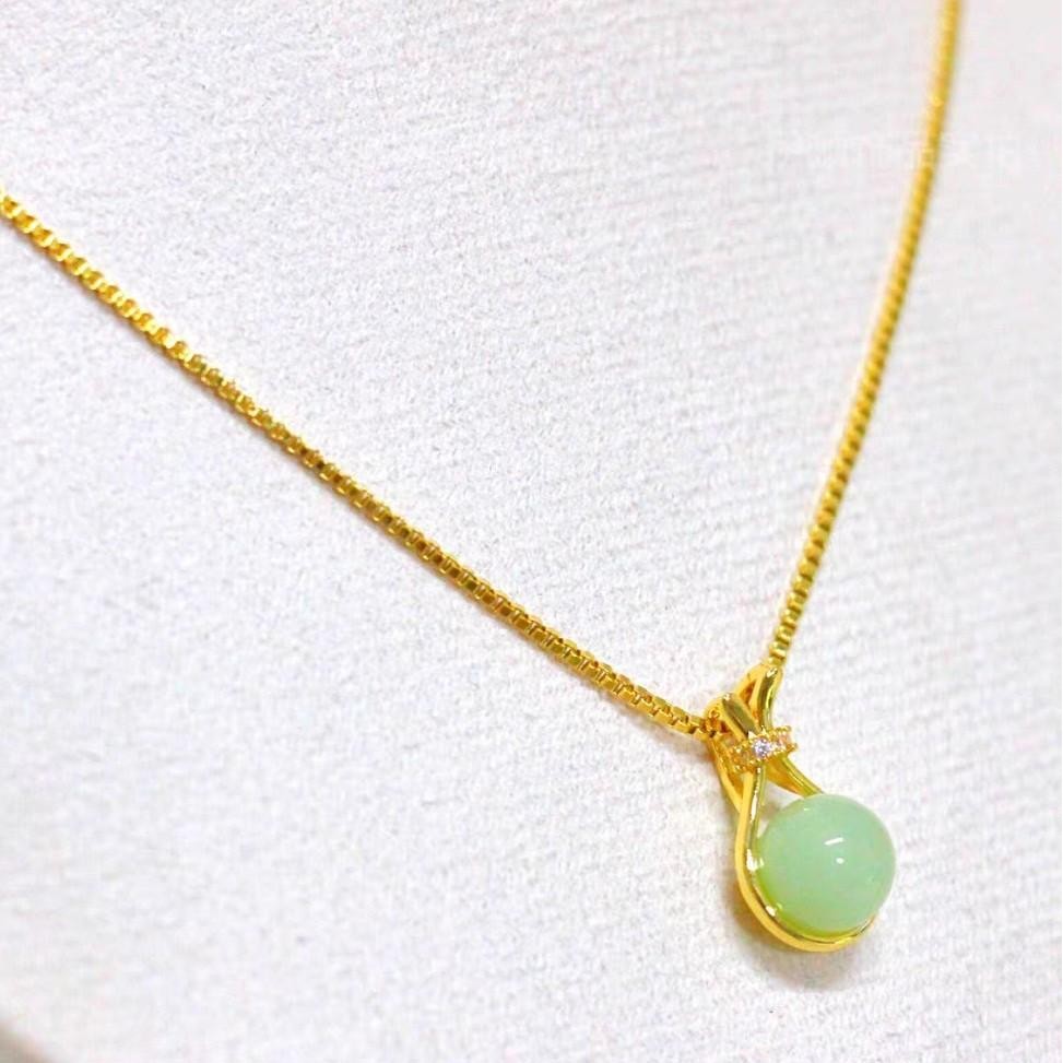 Kalung Titanium dengan Liontin Giok Terbaru untuk Wanita - Model Terbaru by It's We Girls cherry