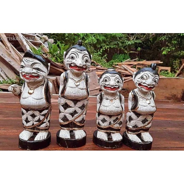 

patung punokawan termewah dari kayu jati ukir kontemporer sesuai pakem jawa klasik bk Keris sengkelat majapahit mataram kartosuro kartasura Surakarta Yogyakarta nagasasra sabuk budaya jawa mela antik