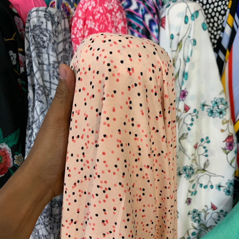 kain - kain bahan motif - kain zara crepe dot - kain zara crepe premium - kain crepe polkadot