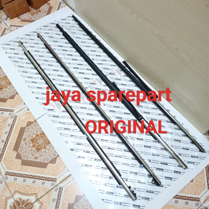Pelipit Karet Kaca Luar Toyota Innova Reborn 2016-2020 1set