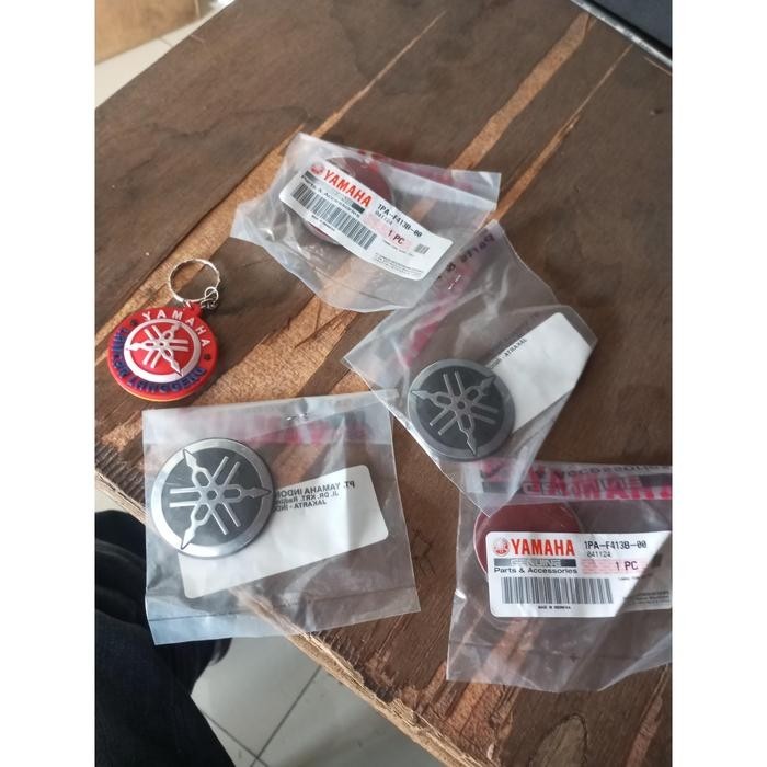 EMBLEM STIKER LOGO YAMAHA HITAM NEW VIXION NVL NVA ORIGINAL YGP 1PA-F413B-00 BEST