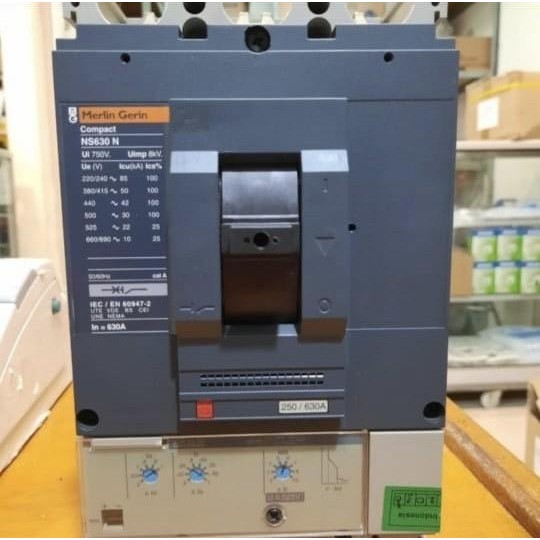 Mccb NS630N 3P 630A Merlin Gerin Original