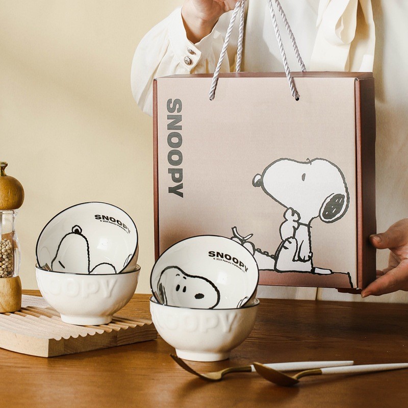

Hampers Kado Set Bowl Snoopy Souvenir Mangkok Piring