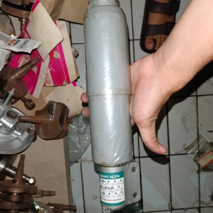 naga hitam shock depan Vespa PX Excel Excel baru