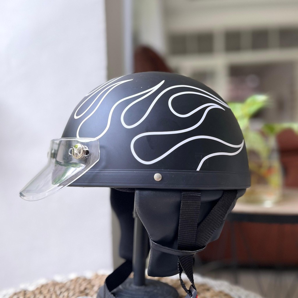 Helm Chip Classic Retro Motif Api Free Pet