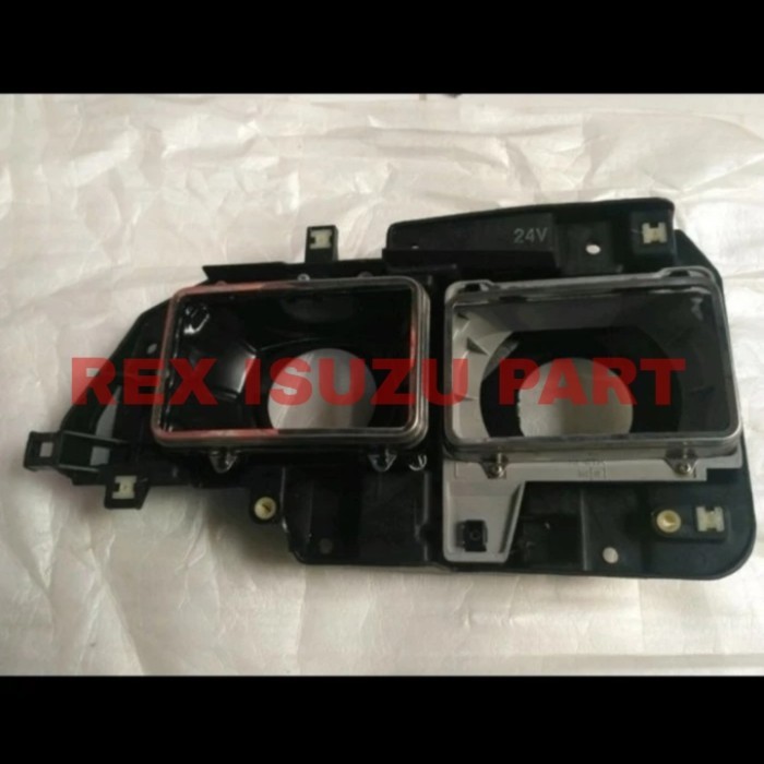 Rumah braket dudukan lampu depan Isuzu ELF lama import Taiwan