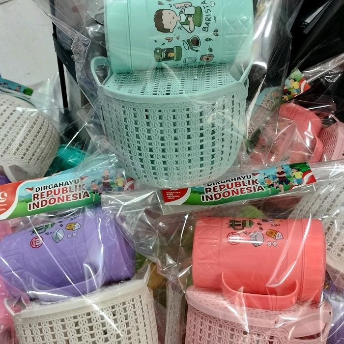 

hadiah 17an keranjang+mug besar