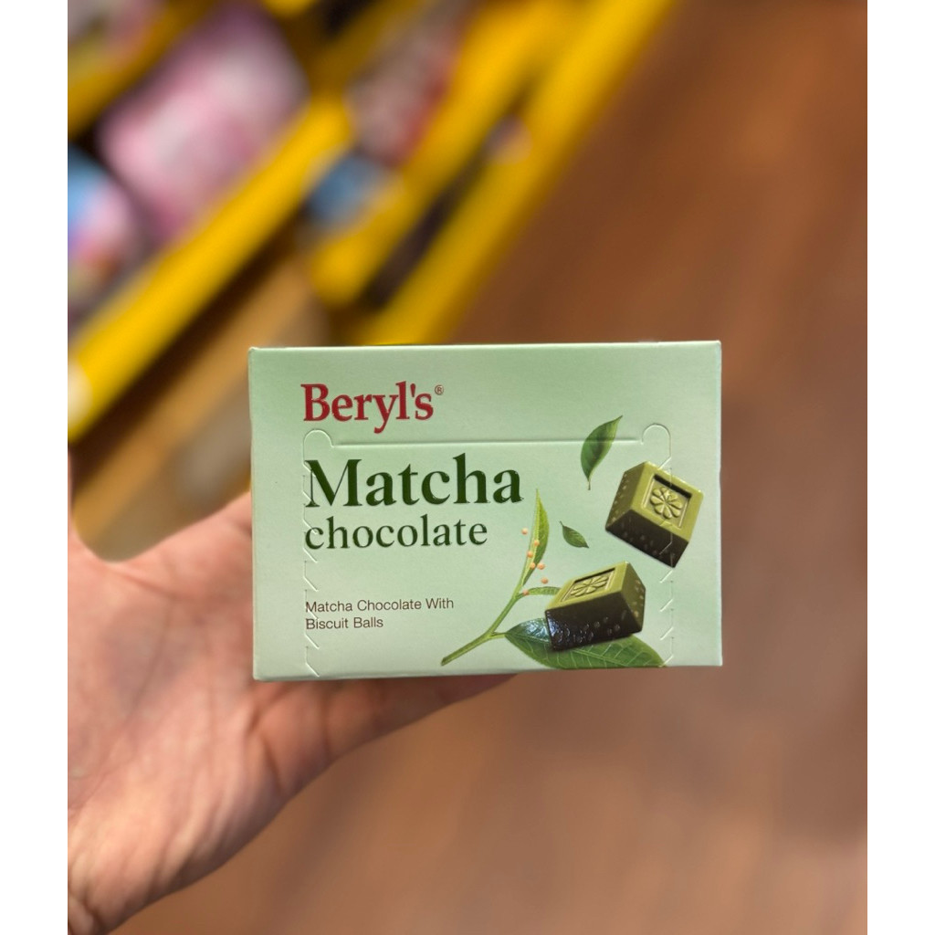 

beryls classic matcha chocolate biscuit ball / strawberry chocolate biscuit ball