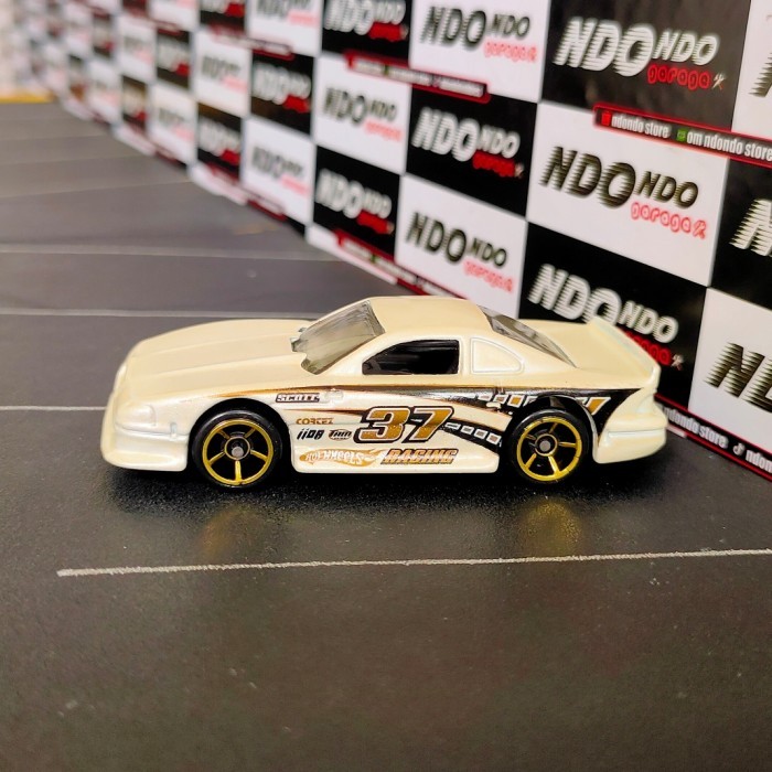 SP99 Hot Wheels Mustang Cobra White New Loose Giftpack 2009 Mustang 45th