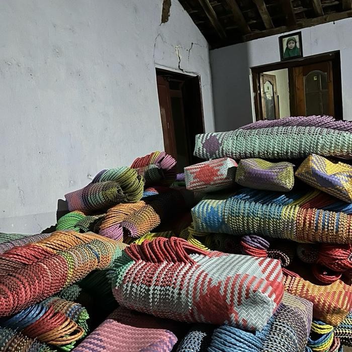 

Promo Paket 50 Pcs Medium (M) tas anyaman lurik premium terlaris