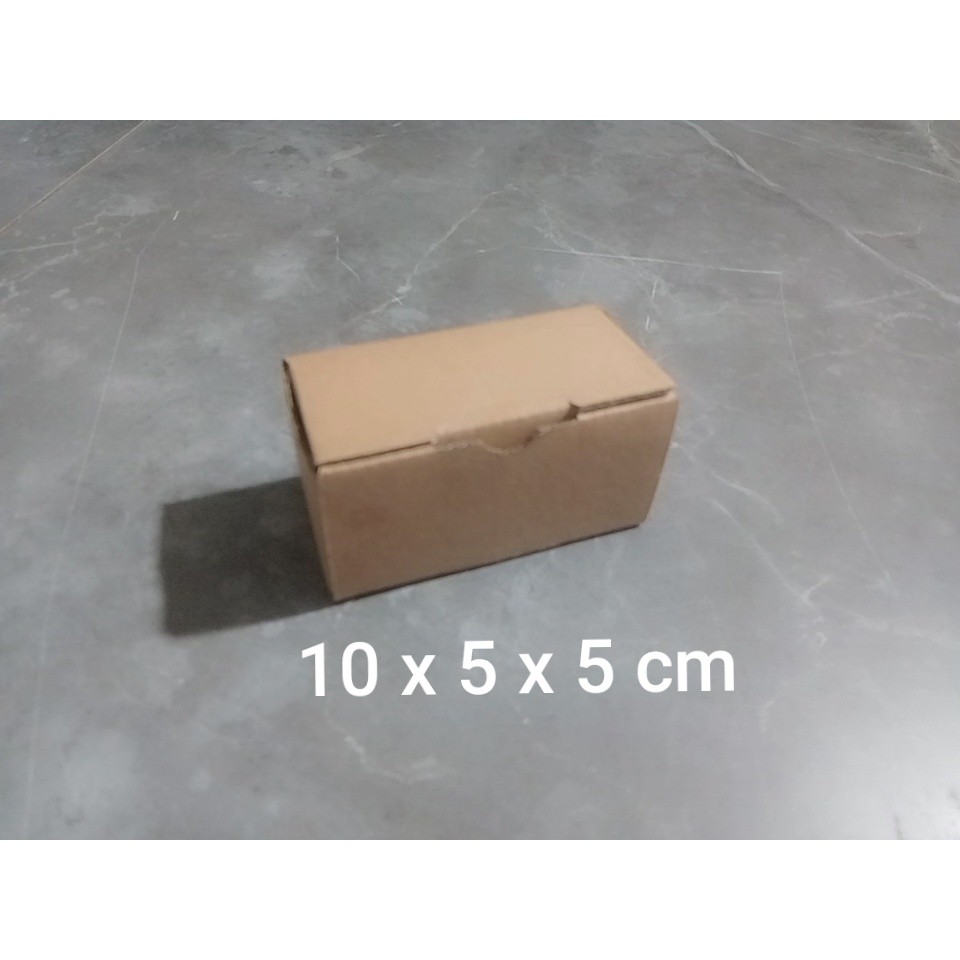 

Kardus Uk. 10x5x5 cm....Die Cut