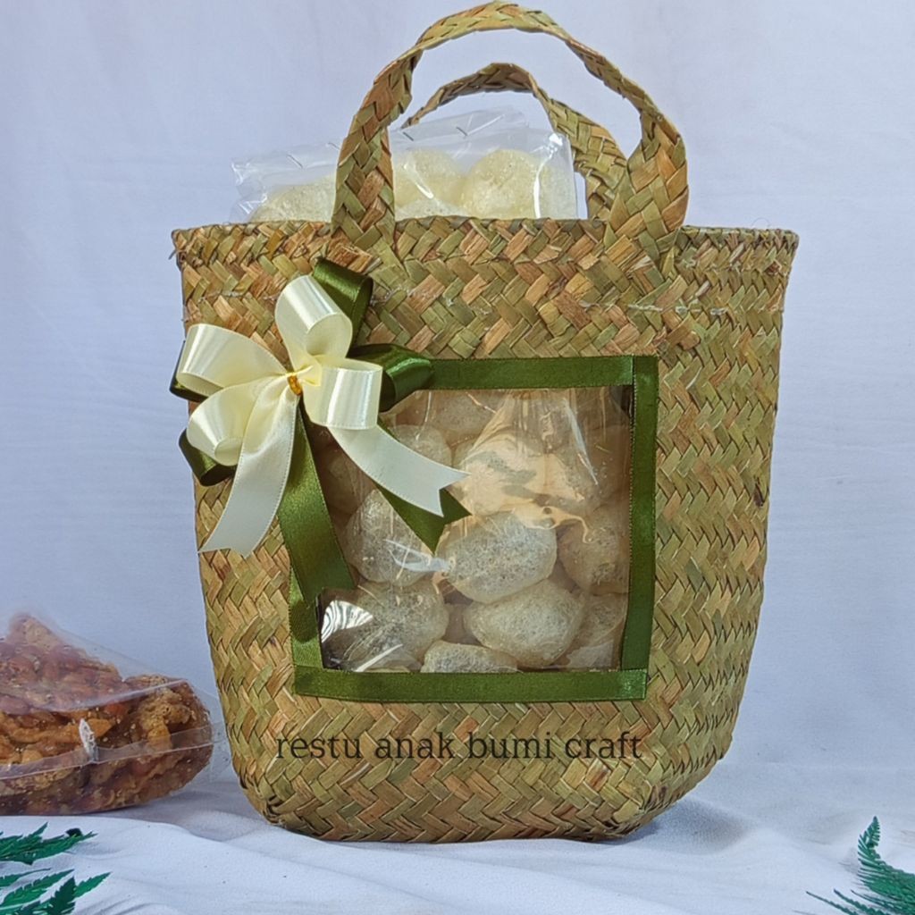 

Tas Purun anyaman mika pita wadah hampers dan parsel lebaran | tas snack | tas hampers | tas oleh oleh | tas wadah buah | tas belanja