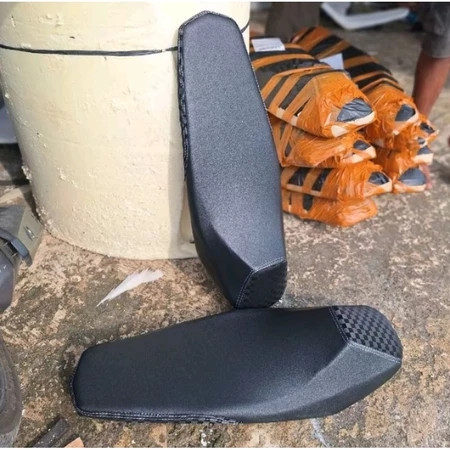 Jok Fullset Slim Kulit Amplas Catur Revo 110, Revo Absolute, Revo FI – Model Custom Roadrace