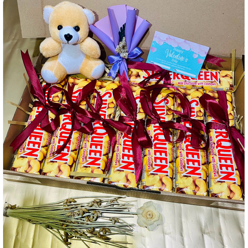 

Hampers Parcel / Gift Cokelat Wisuda / Ultah / Lebaran / Ramadhan / Kado Ulang Tahun / Hari Ibu / Anniversary / Gift Ultah Pacar / Hari Spesial / Coklat Silverqueen